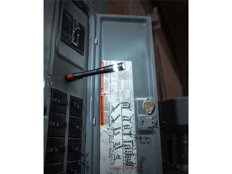 Wiederaufladbare NEBO Inspector 500 Taschenlampe - 500 lm