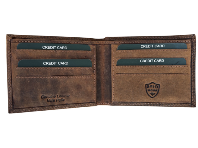 Hunting wallet with bear motif - lying