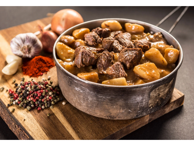 Gericht ADVENTURE MENU Gulasch mit Kartoffeln - 400g